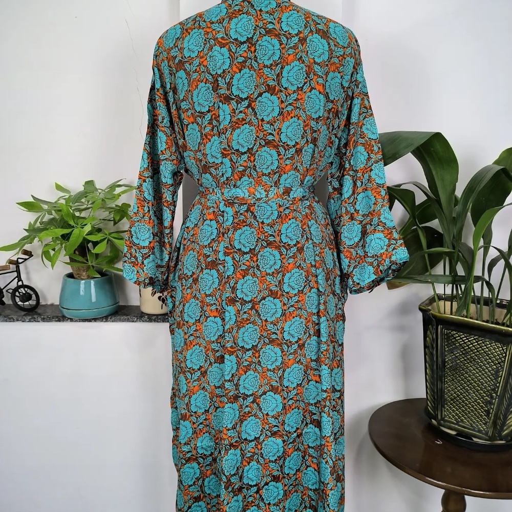 NEW SILK ROBE - Picture 6 of 7